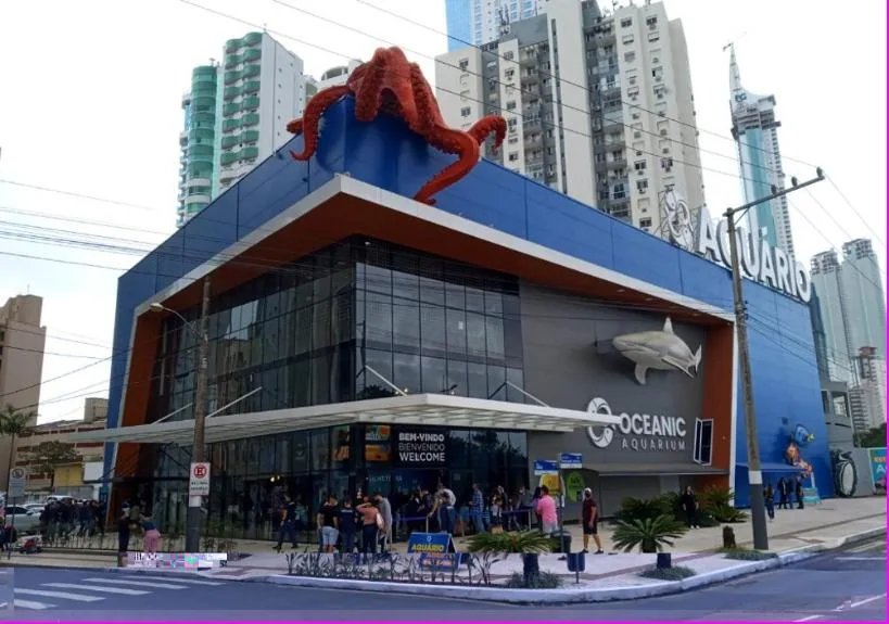Fachada do Oceanic Aquarium em Balneário Camboriú, atração para crianças e famílias